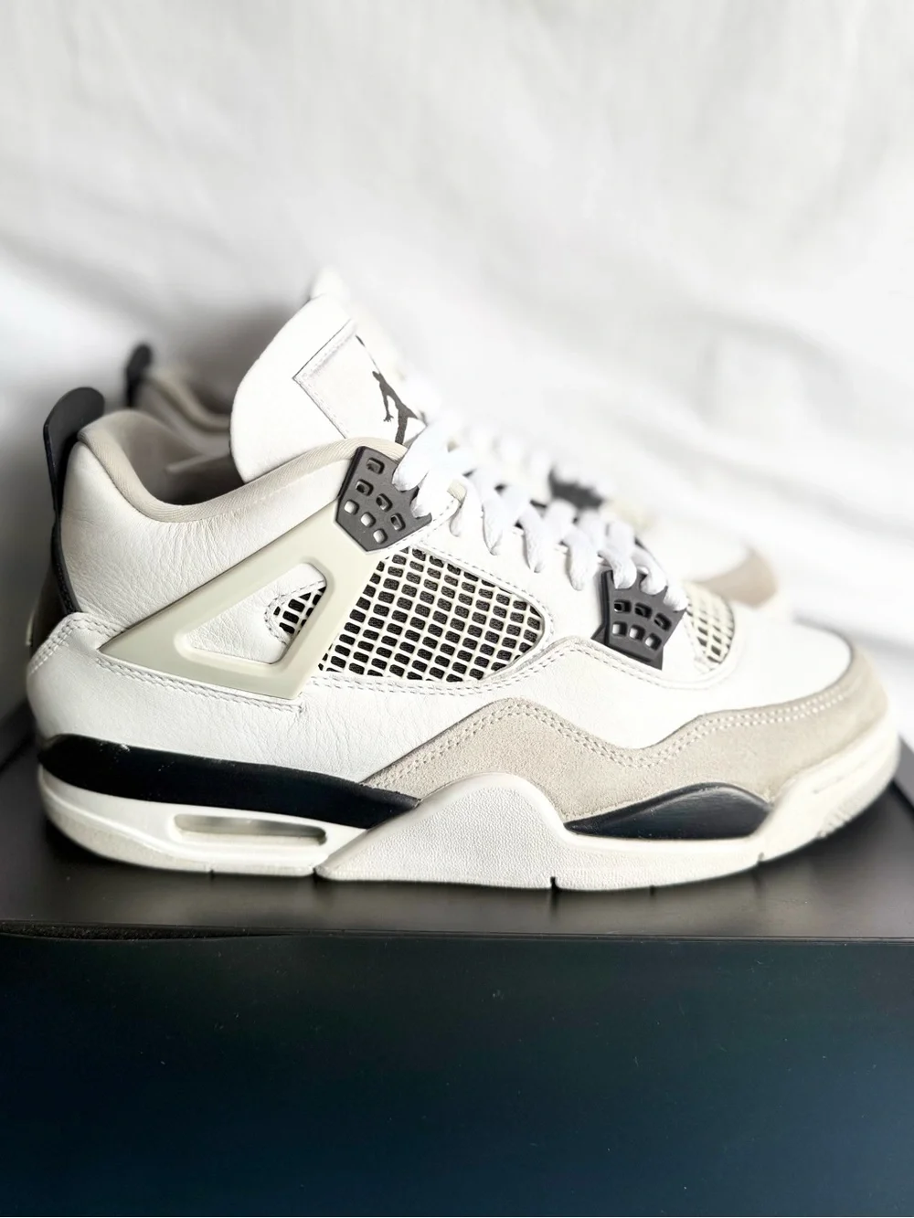 AUTHENTIC Jordan 4 Retro Military Black size 8.5 DH6927-111 2022 PRE-OWNED